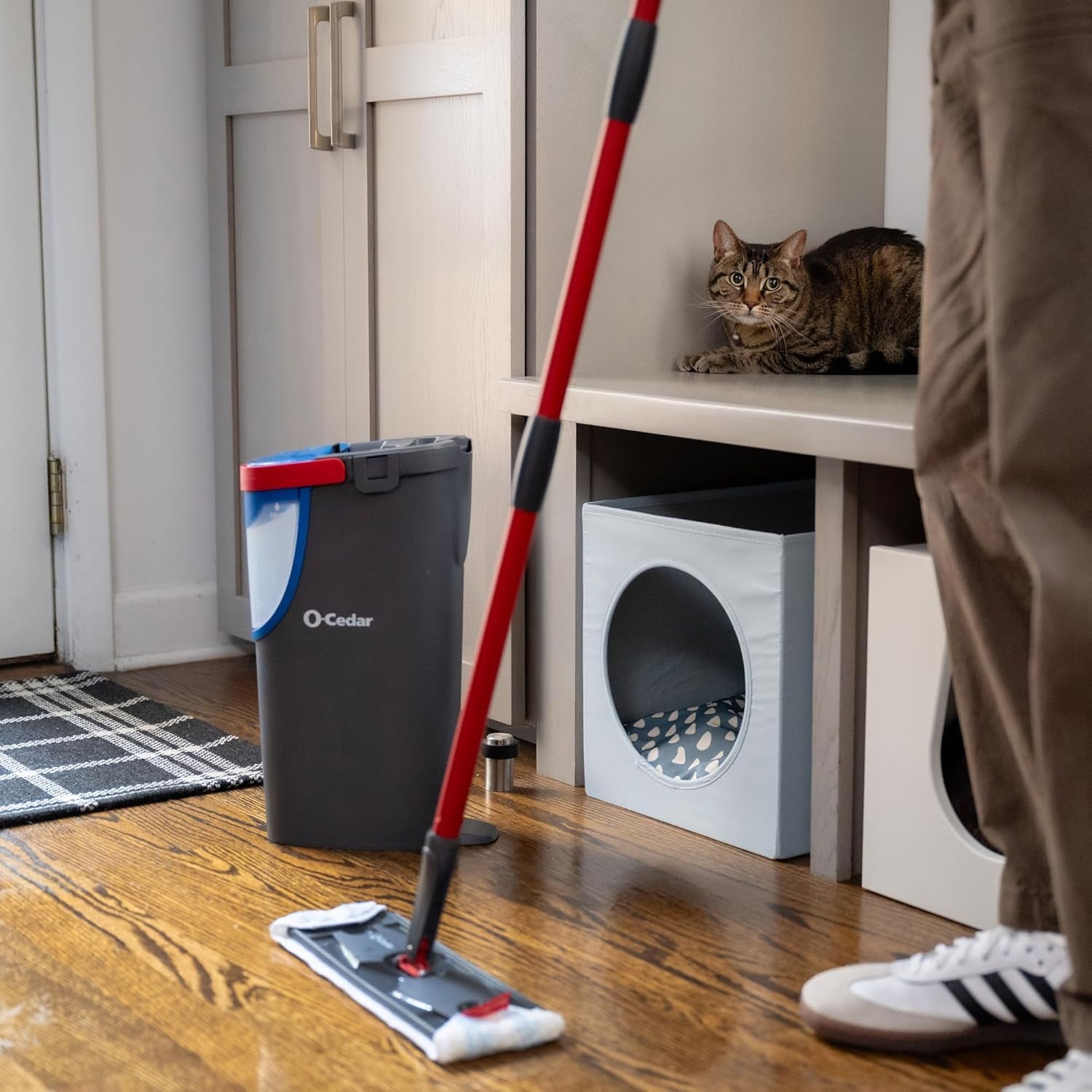 O-Cedar H2Pro Flat Mop System | Quick Everyday Cleaning | Dual-Tank Fresh Water System | Machine Washable Reusable Microfiber Mop Pad | Safe on Hardwood, Tile & Vinyl Floors